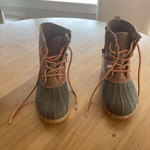Espirit Duck Boots Womens size 7 Lace Up Waterproof Winter Rain Snow ~ used